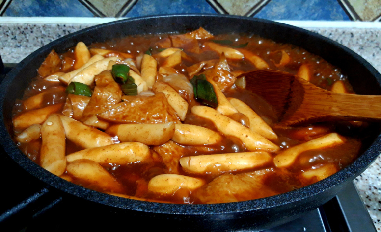 What Are The Step-by-Step Cooking Instructions To Make Ttoekbokki At Home_