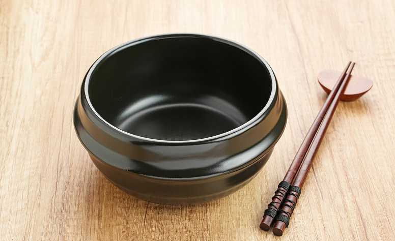 Ttukbaegi (뚝배기) – Earthenware Pot