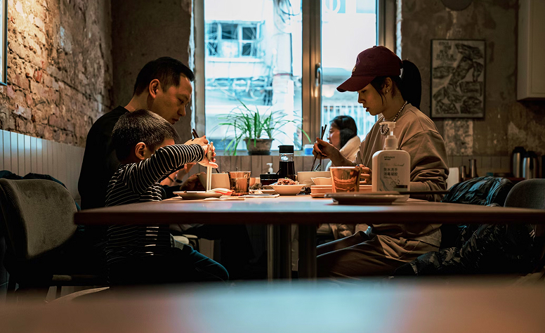 What Are Some Common Korean Dining Etiquette You Must Follow_